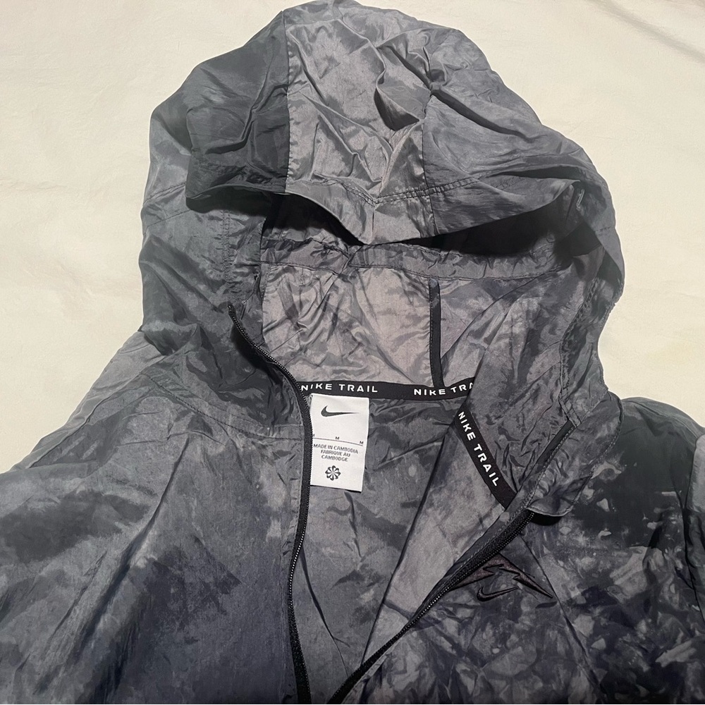 Nike Trail Wind Breaker